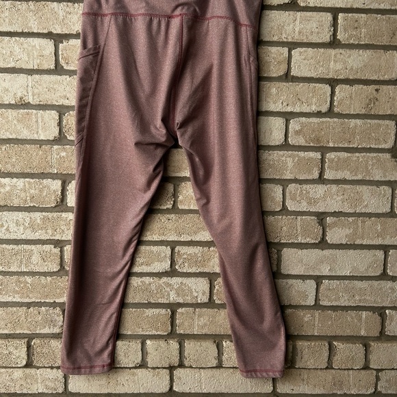 Danskin dusty pink striped Capri leggings. Size L. NWTGS. - Picture 2 of 5